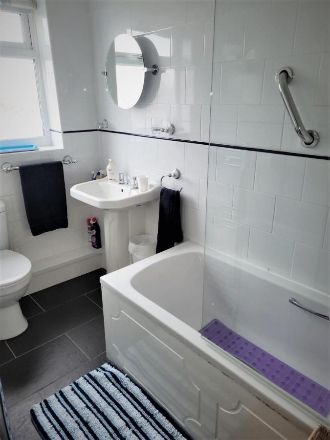 Smitten House 4 Bedroom Рил Экстерьер фото