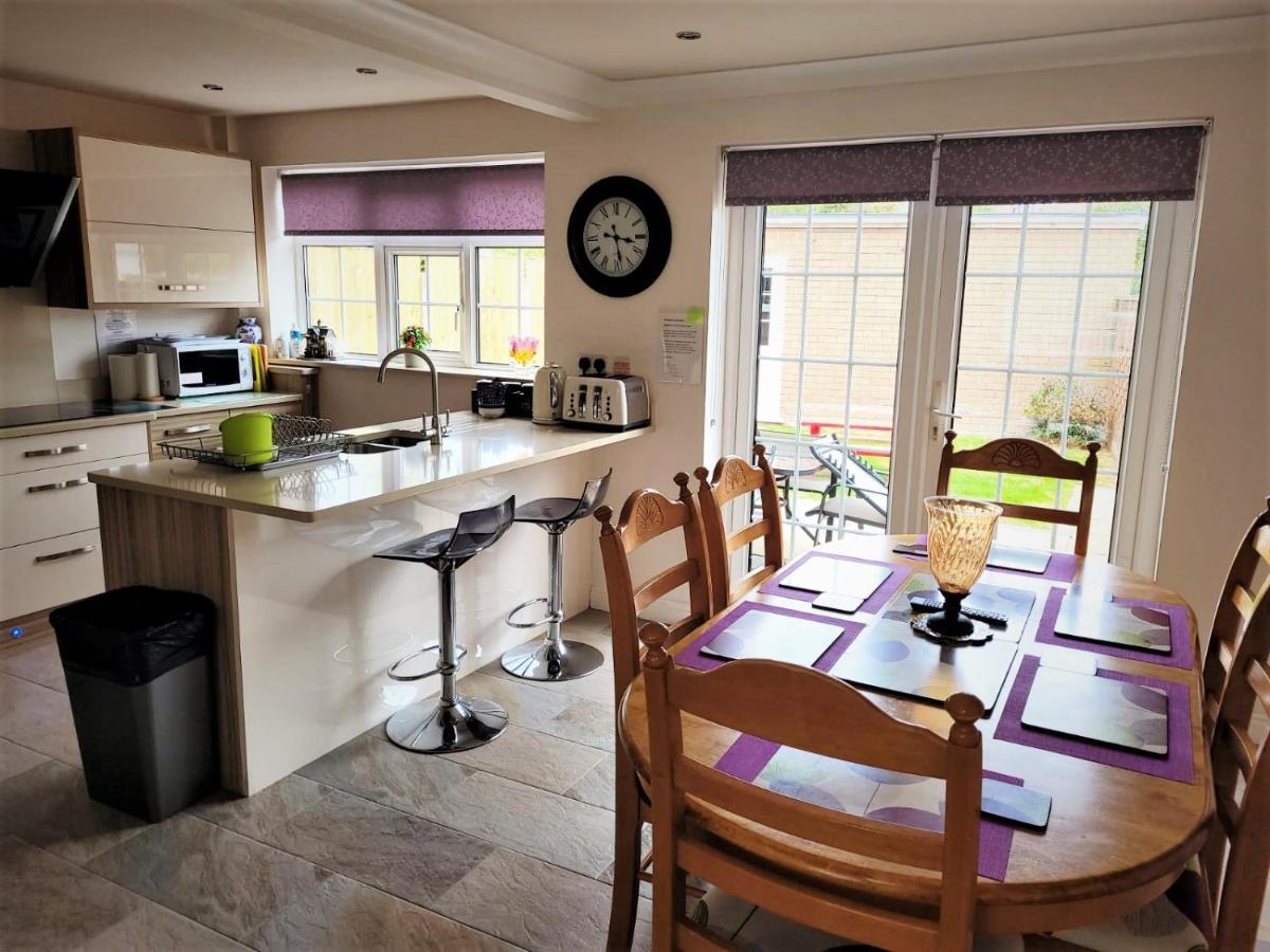 Smitten House 4 Bedroom Рил Экстерьер фото